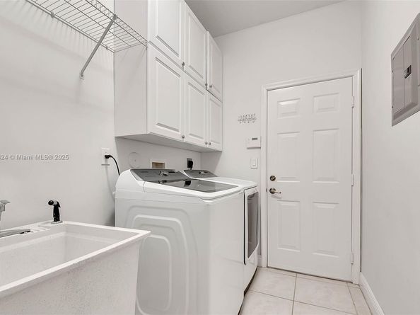 3943 Nighthawk Dr, Weston FL 33331