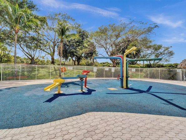 3943 Nighthawk Dr, Weston FL 33331