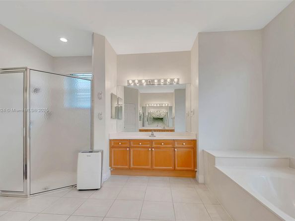 3943 Nighthawk Dr, Weston FL 33331