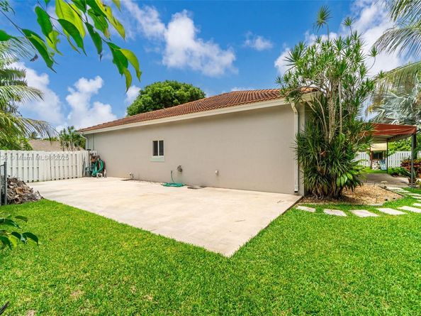 12743 SW 220th St, Miami FL 33170