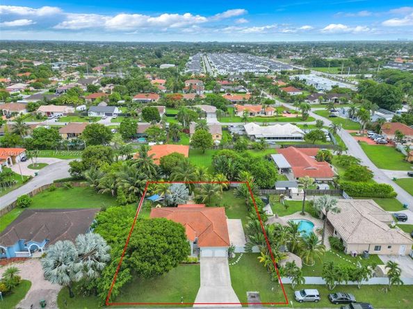 12743 SW 220th St, Miami FL 33170