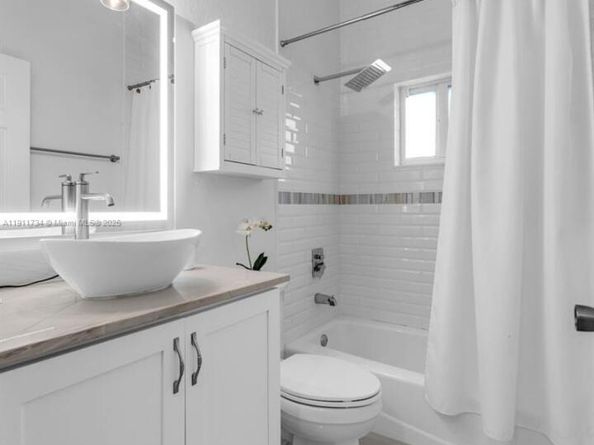 12743 SW 220th St, Miami FL 33170