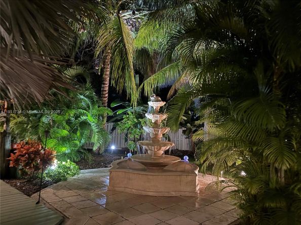 12743 SW 220th St, Miami FL 33170