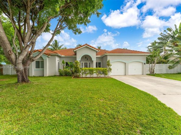 12743 SW 220th St, Miami FL 33170