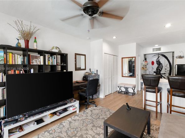 2445 Lake Pancoast Dr J, Miami Beach FL 33140