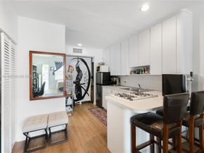 2445 Lake Pancoast Dr J, Miami Beach FL 33140