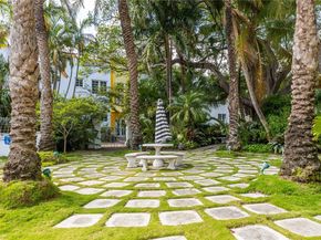 2445 Lake Pancoast Dr J, Miami Beach FL 33140