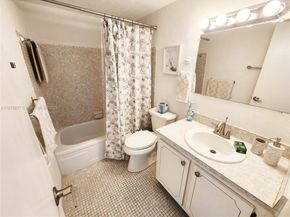 580 Egret Dr 322, Hallandale Beach FL 33009