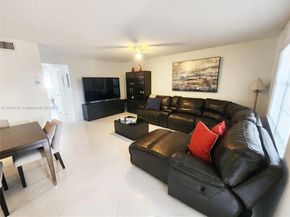 580 Egret Dr 322, Hallandale Beach FL 33009