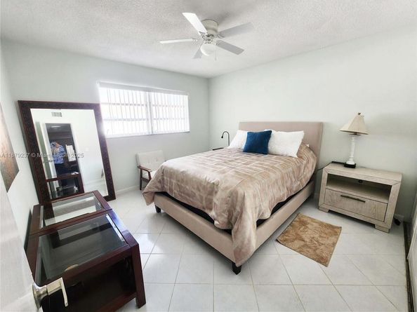 580 Egret Dr 322, Hallandale Beach FL 33009