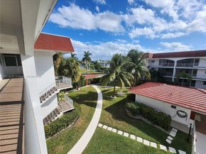 580 Egret Dr 322, Hallandale Beach FL 33009