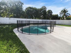 652 NW 133rd Dr, Plantation FL 33325