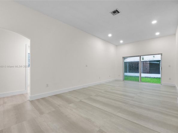 16533 NW 21st St, Pembroke Pines FL 33028