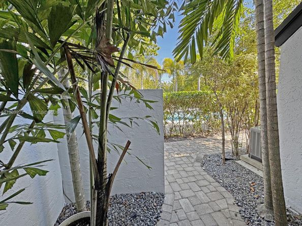 700 SE 14th St G, Fort Lauderdale FL 33316