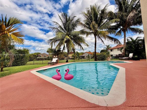 542 NW 39th Ter, Deerfield Beach FL 33442