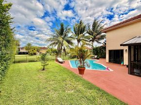 542 NW 39th Ter, Deerfield Beach FL 33442