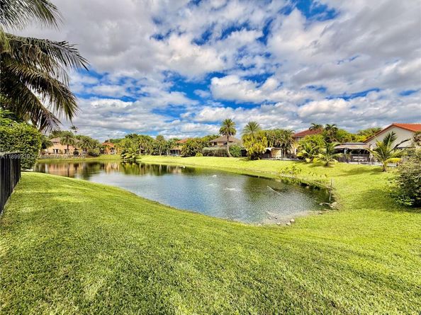 542 NW 39th Ter, Deerfield Beach FL 33442