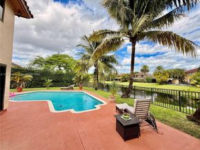542 NW 39th Ter, Deerfield Beach FL 33442
