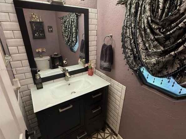 542 NW 39th Ter, Deerfield Beach FL 33442
