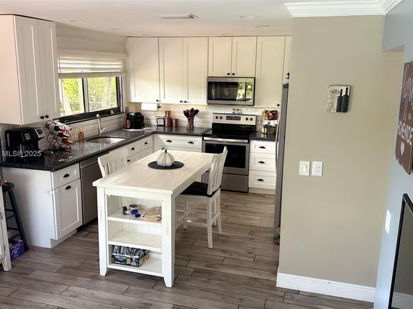542 NW 39th Ter, Deerfield Beach FL 33442