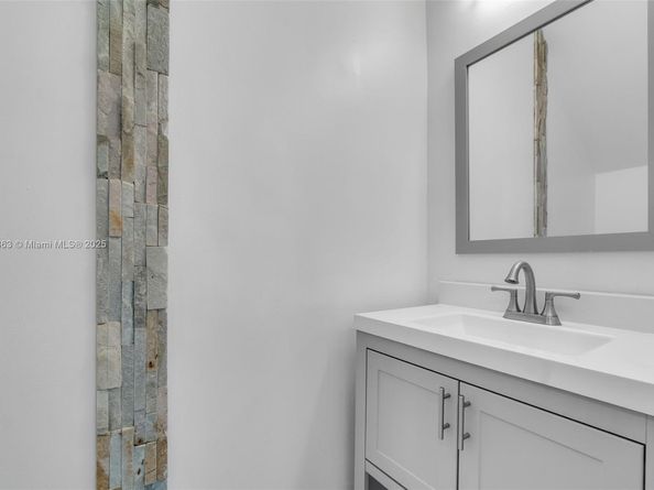 1720 NE 33rd Ave 1045, Homestead FL 33033