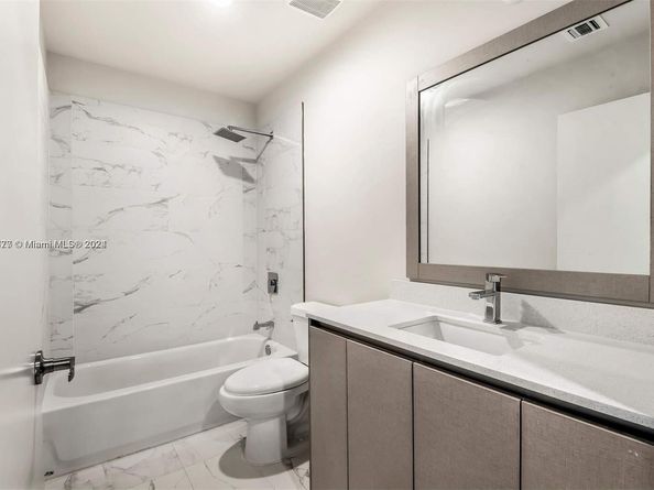 2561 NE 193rd St 1103, Miami FL 33180