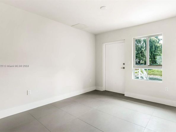 2561 NE 193rd St 1103, Miami FL 33180