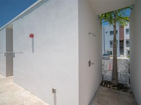 2561 NE 193rd St 1103, Miami FL 33180