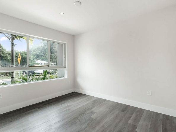 2561 NE 193rd St 1103, Miami FL 33180