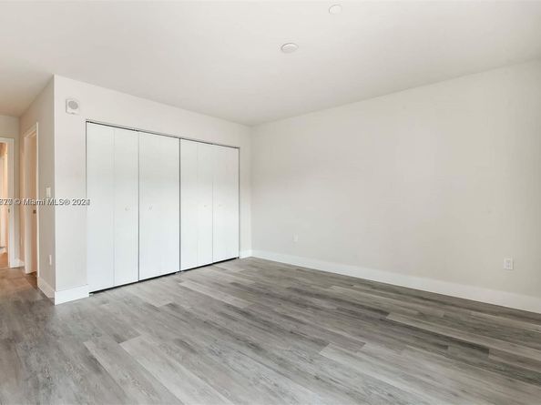 2561 NE 193rd St 1103, Miami FL 33180