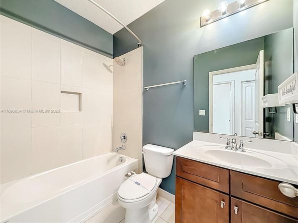 1082 NW 33rd Mnr, Pompano Beach FL 33064