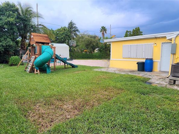 1070 NE 143rd St, North Miami FL 33161