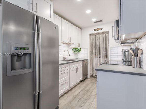 130-134 NW 57th St, Oakland Park FL 33309