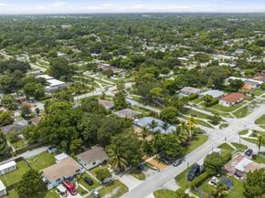 1330 NE 155th St, North Miami Beach FL 33162