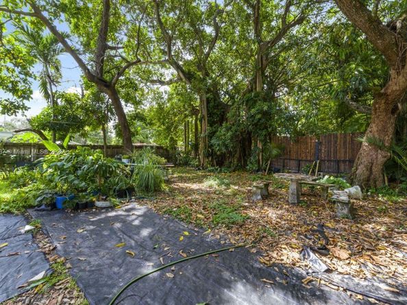 1330 NE 155th St, North Miami Beach FL 33162