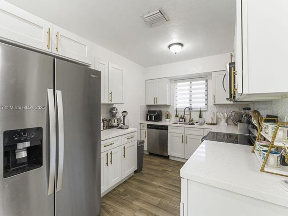 1330 NE 155th St, North Miami Beach FL 33162