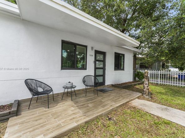 1330 NE 155th St, North Miami Beach FL 33162
