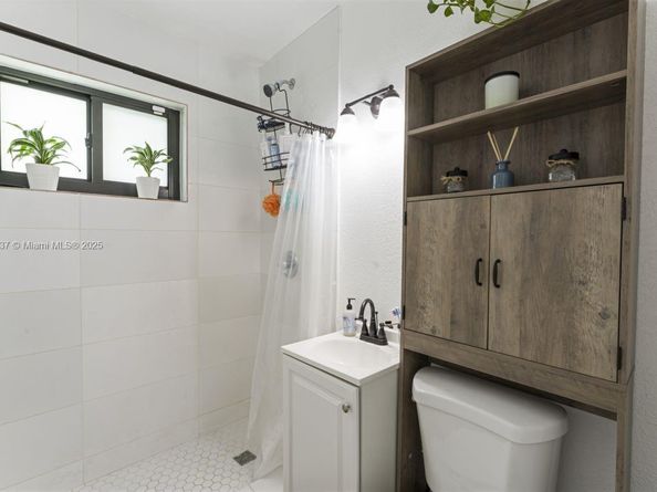 1330 NE 155th St, North Miami Beach FL 33162