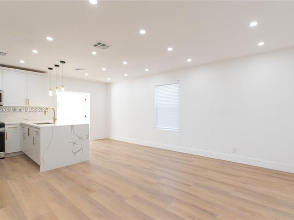 6210 Kimberly Blvd, North Lauderdale FL 33068