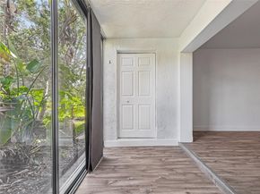 195 Lakeview Dr 105, Weston FL 33326