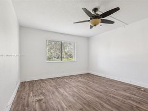 195 Lakeview Dr 105, Weston FL 33326