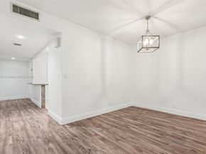 195 Lakeview Dr 105, Weston FL 33326