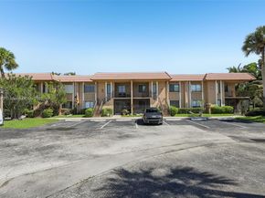 195 Lakeview Dr 105, Weston FL 33326