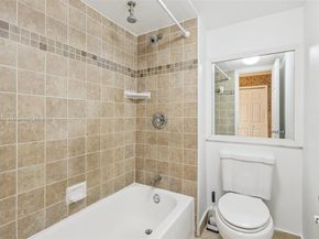 195 Lakeview Dr 105, Weston FL 33326