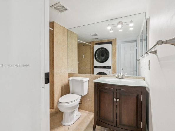 195 Lakeview Dr 105, Weston FL 33326