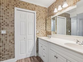 195 Lakeview Dr 105, Weston FL 33326