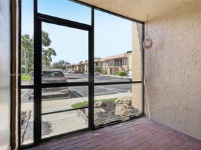 195 Lakeview Dr 105, Weston FL 33326