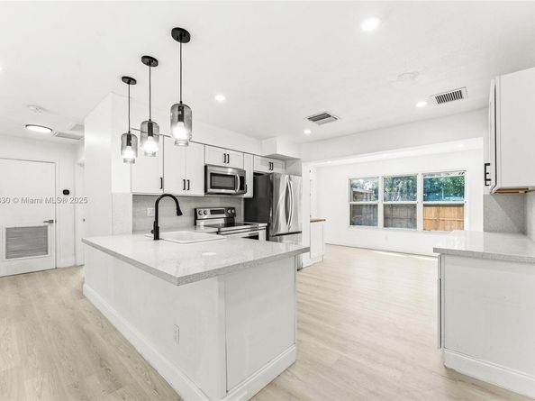 4649 SW 28th Ave, Dania Beach FL 33312