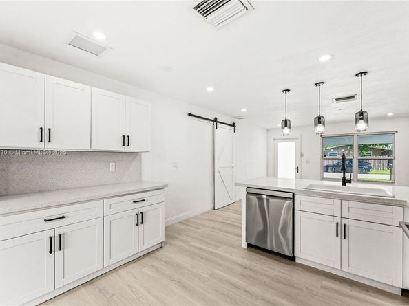 4649 SW 28th Ave, Dania Beach FL 33312