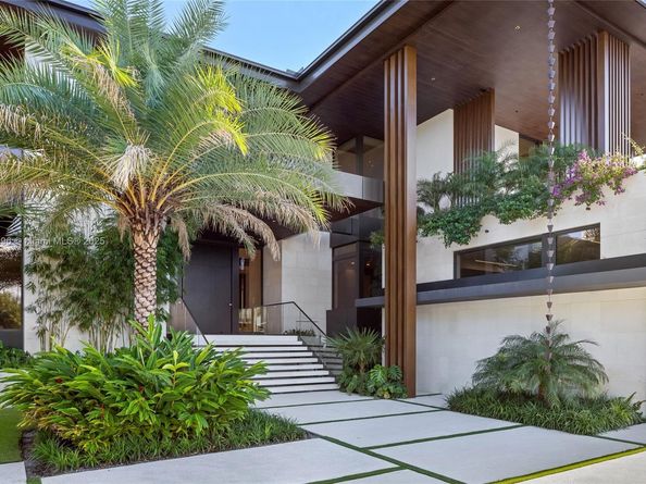 11404 N Bayshore Dr, North Miami FL 33181